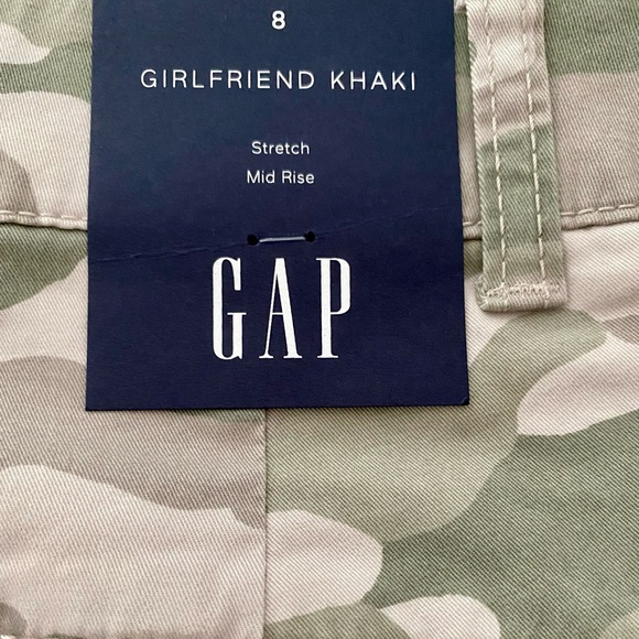 NWT Women’s Gap Girlfriend Khaki Pants - Picture 6 of 8